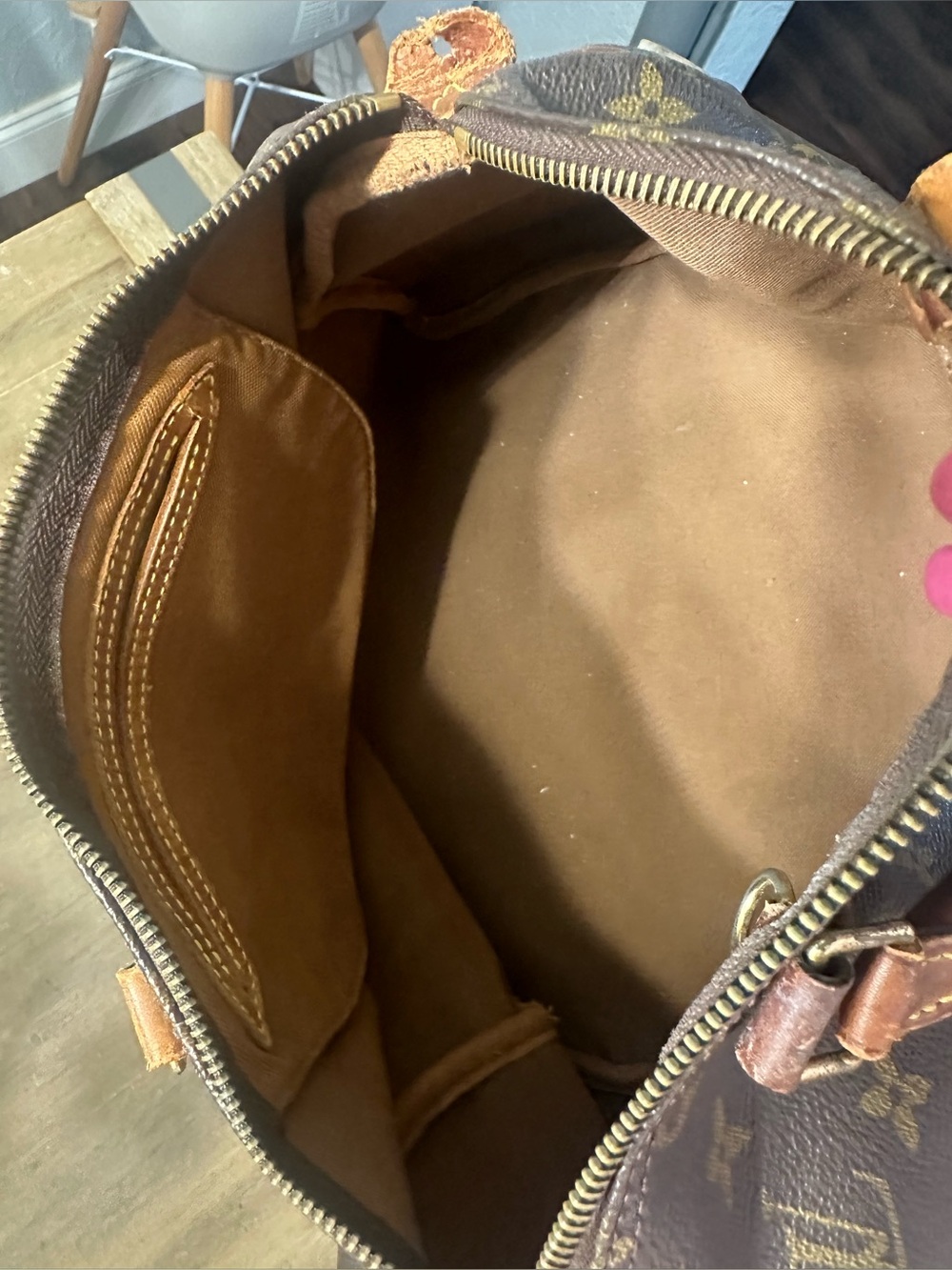 Authentic Louis Vuitton Vintage
Monogram Speedy 30 Hand Bag, - Picture 6 of 8